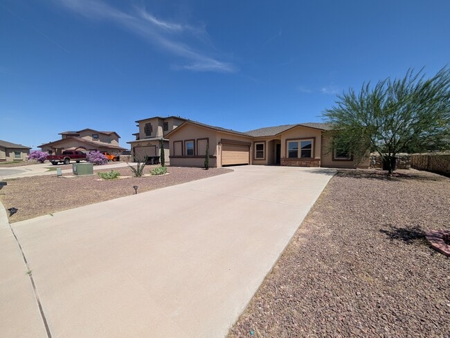 5604 New Castle Ct in Santa Teresa, NM - Building Photo - Building Photo