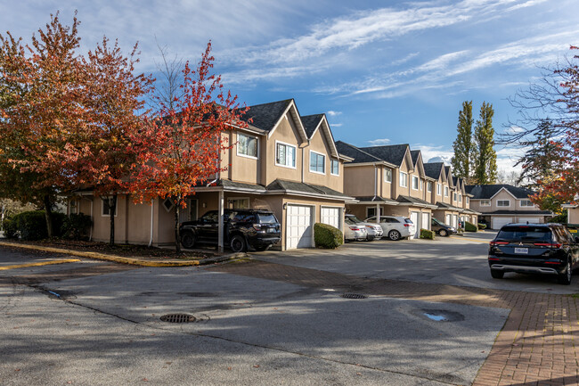 Oakviews in Richmond, BC - Building Photo - Building Photo