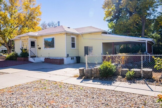 1225 E Cache La Poudre St in Colorado Springs, CO - Building Photo - Building Photo