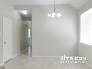 11238 Burning Tree Dr in Montgomery, TX - Building Photo - Building Photo