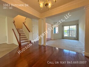 1063 Dutcher Dr in Fishkill, NY - Building Photo - Building Photo