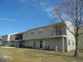 99 Gant Cir in Streamwood, IL - Building Photo - Building Photo