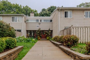 3308 The Credit Woodlands in Mississauga, ON - Building Photo
