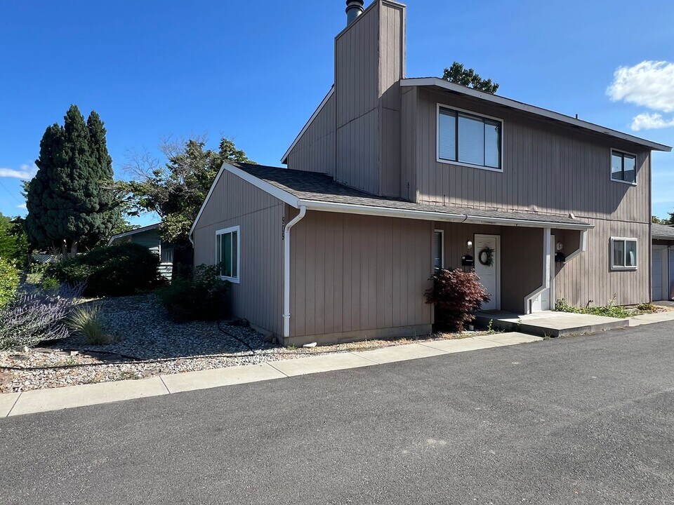 909 Gellatly St in Wenatchee, WA - Building Photo