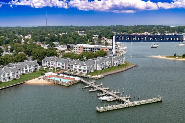 36 Stirling Cove in Greenport, NY - Foto de edificio - Building Photo