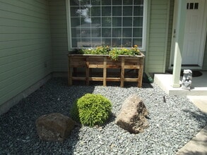 2122 Martin Dr in Medford, OR - Building Photo - Building Photo