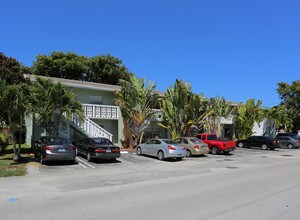 Wilton Village in Wilton Manors, FL - Building Photo - Building Photo