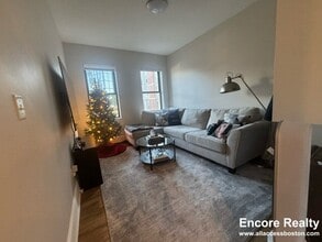 843 Beacon St in Boston, MA - Foto de edificio - Building Photo