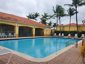 7230 NW 114th Ave in Doral, FL - Foto de edificio - Building Photo