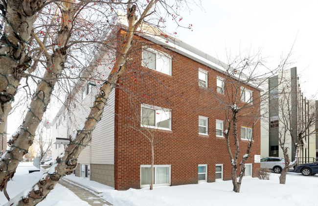 10243 124th St NW in Edmonton, AB - Building Photo - Building Photo