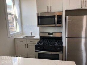 2362 N Clybourn Ave, Unit 2R in Chicago, IL - Building Photo - Building Photo