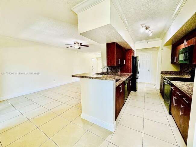 220 SW 116th Ave in Pembroke Pines, FL - Building Photo - Building Photo