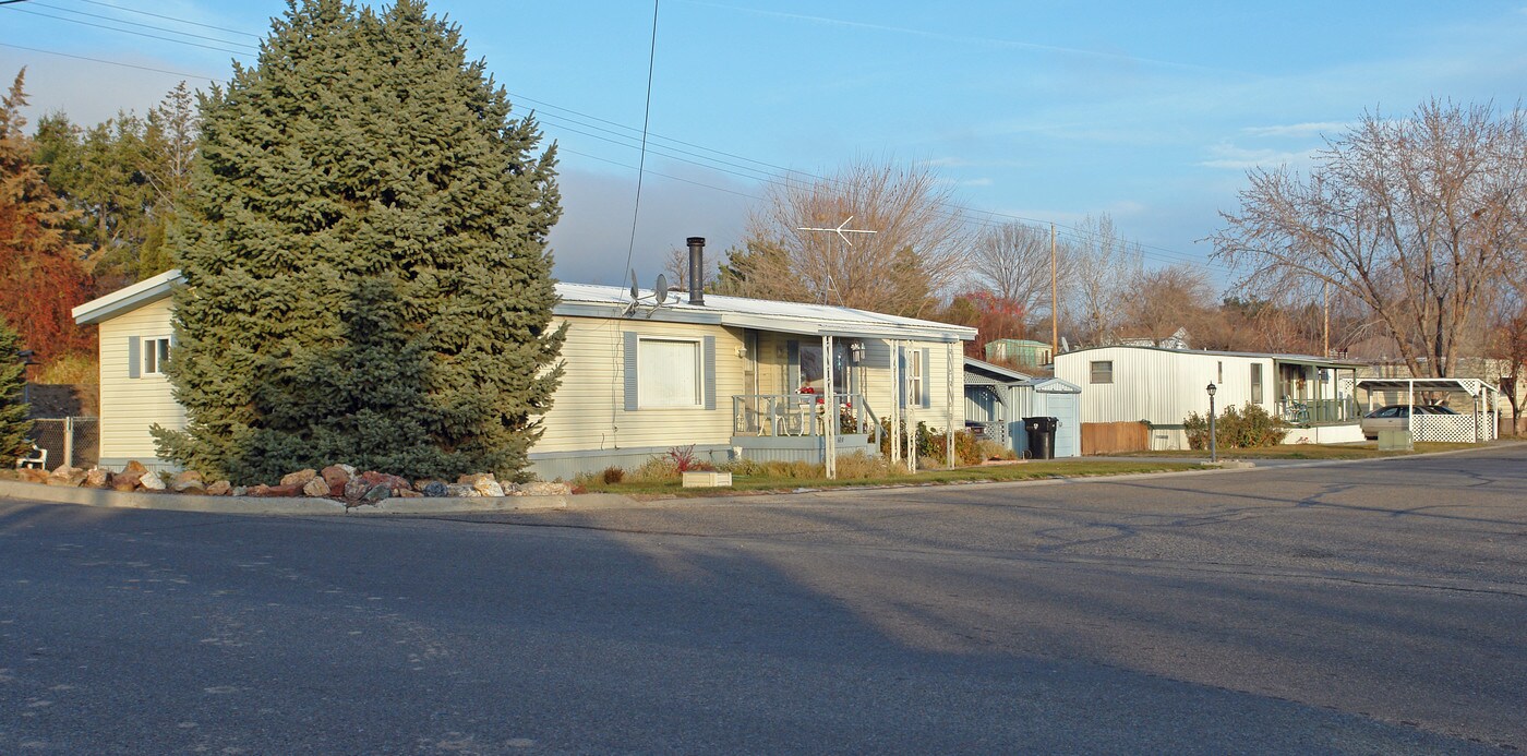 Pioneer Village in Weiser, ID - Building Photo