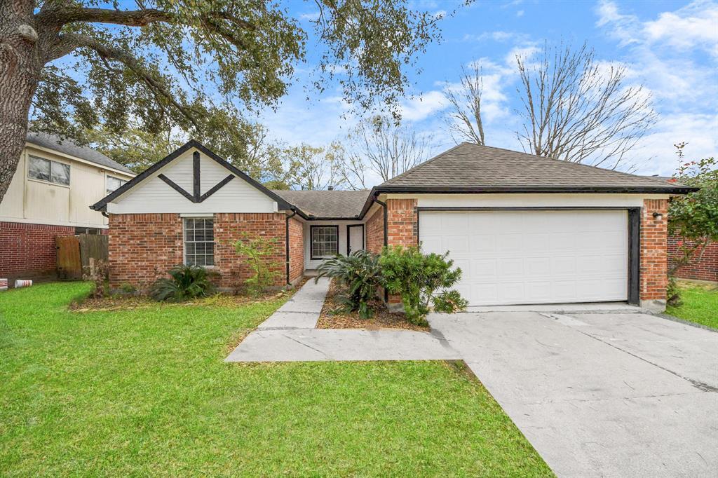 4915 Pecan Grove Dr in Pearland, TX - Building Photo