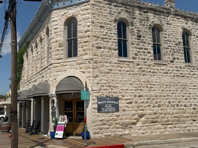 200 NE Barnard St in Glen Rose, TX - Building Photo - Building Photo