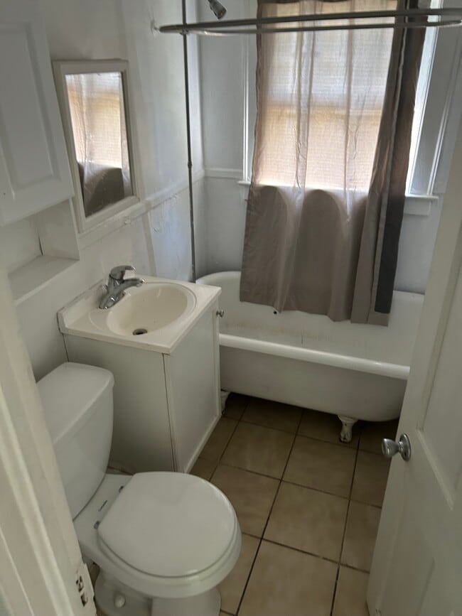 30 Wall St, Unit 30 Wall Stret Floor 2B in Coventry, CT - Building Photo - Building Photo