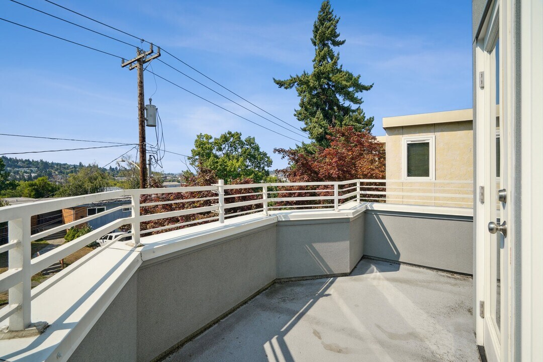 3622 14th Ave W, Unit 201 in Seattle, WA - Building Photo