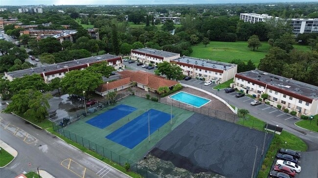 4152 Inverrary Dr, Unit 202 in Lauderhill, FL - Building Photo - Building Photo