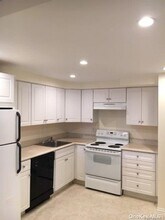 41-41-60 Little Neck Pkwy in Queens, NY - Building Photo - Building Photo