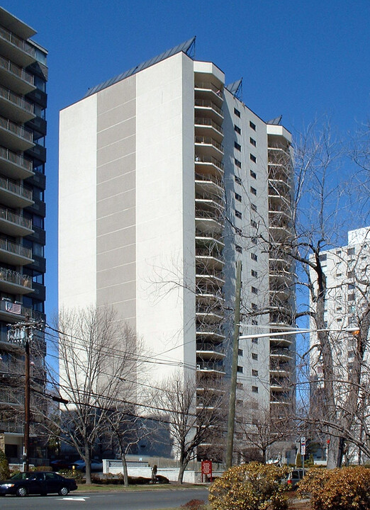 Camelot in Hackensack, NJ - Building Photo