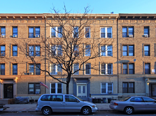 61-31 Madison St in Flushing, NY - Building Photo - Building Photo