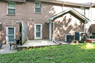 6694 S Wilson Rd in Radcliff, KY - Building Photo - Building Photo