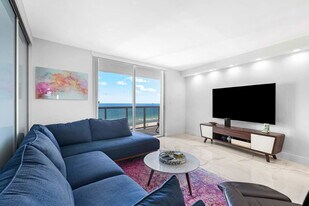 6039 Collins Ave in Miami Beach, FL - Building Photo