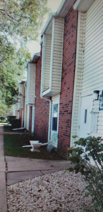 1205 Wyndham Ct in Palatine, IL - Building Photo