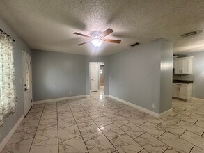 4520 W Paris St in Tampa, FL - Building Photo - Building Photo