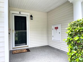 4901 Lake Place S in Renton, WA - Foto de edificio - Building Photo