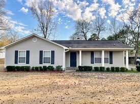 1009 Tate Dr in Dothan, AL - Building Photo