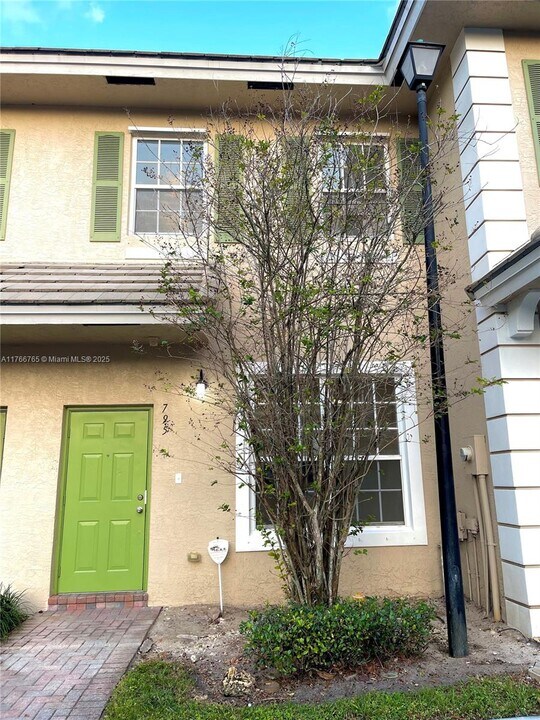 795 NW 42nd Ave in Plantation, FL - Building Photo