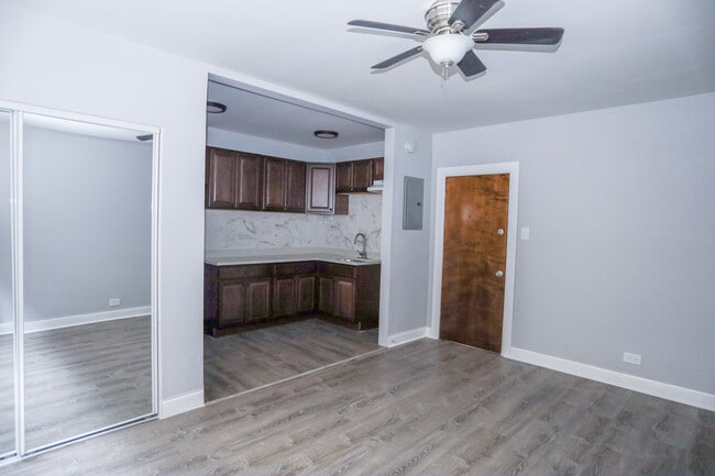6950 N Ashland Blvd, Unit #103 in Chicago, IL - Building Photo - Building Photo