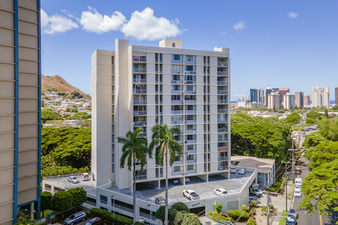 Sakura in Honolulu, HI - Building Photo