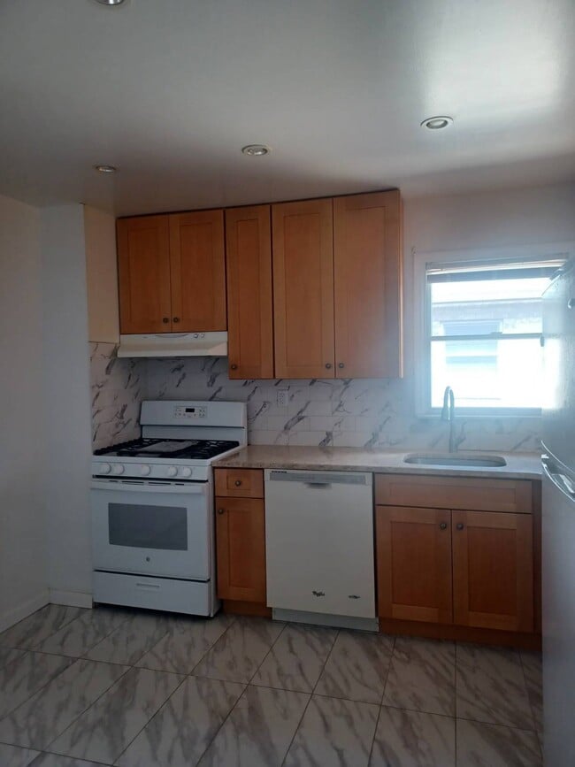 156- 49-156-75 75th St in Queens, NY - Building Photo - Building Photo