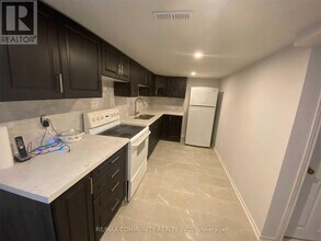6469 Kingston Rd in Toronto, ON - Building Photo - Building Photo