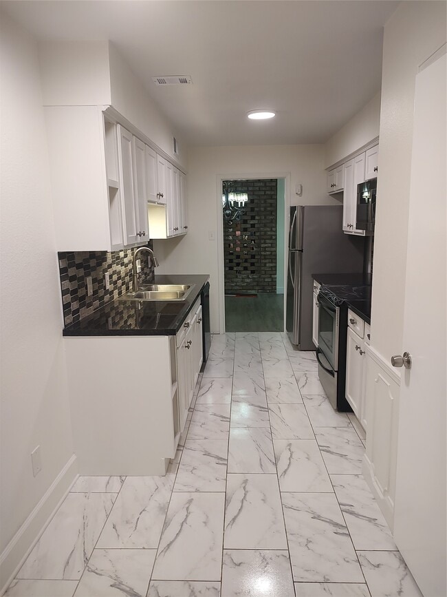 13150 Trail Hollow Dr