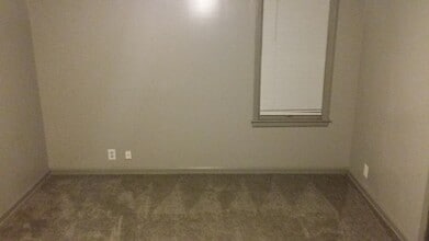 1417 W Short Ave, Unit B in Independence, MO - Building Photo - Building Photo