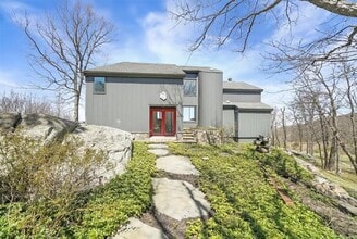 94 Mine Hill Rd in Cornwall, NY - Building Photo - Building Photo