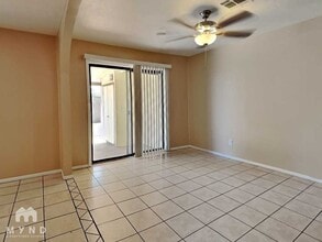 2908 N 40th Dr, Unit 02-028 in Phoenix, AZ - Foto de edificio - Building Photo