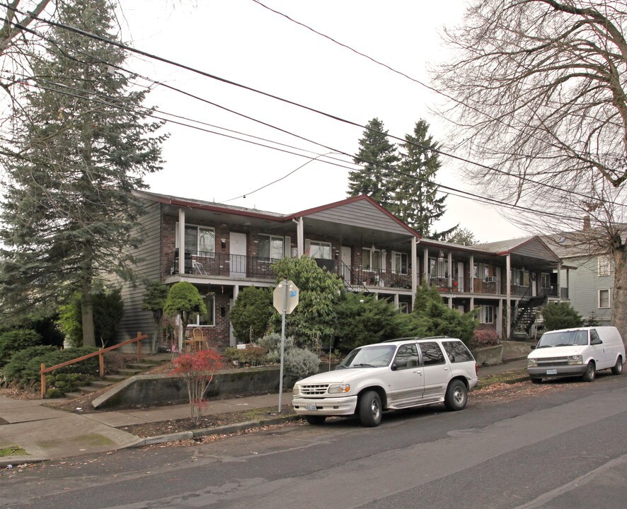 615 SE 18th Ave in Portland, OR - Building Photo