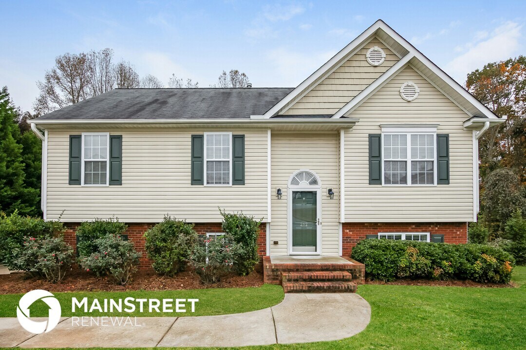212 Mallard View Ln in Winston-Salem, NC - Building Photo