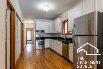 1351 N Wolcott Ave, Unit 2 in Chicago, IL - Building Photo - Building Photo