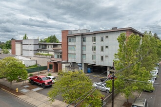 Village Quarter in McMinnville, OR - Foto de edificio - Building Photo