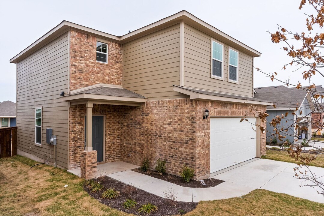169 Katie Elder Dr in Jarrell, TX - Building Photo