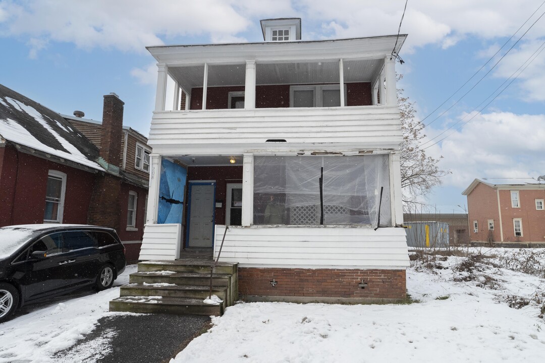 208 Leon St in Syracuse, NY - Building Photo