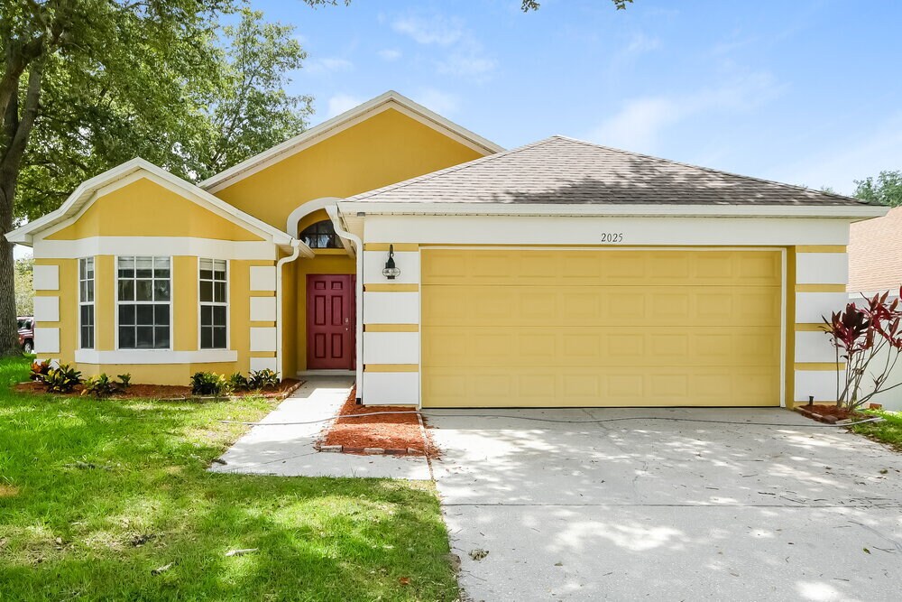 2025 White Eagle St in Clermont, FL - Foto de edificio