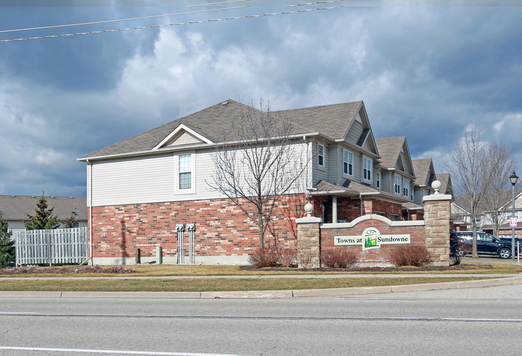 Towns at Sundowne in Guelph, ON - Building Photo