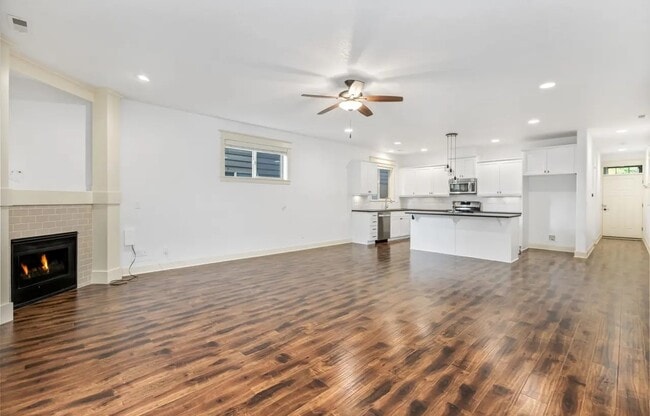 8826 SW Spruce St in Tigard, OR - Building Photo - Building Photo