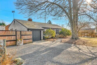 1 Collins Terrace in Middletown, RI - Building Photo - Building Photo